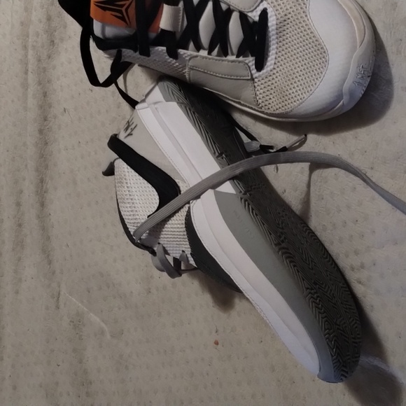 Ja Morant Nike basketball shoes - Picture 5 of 9